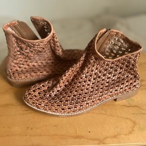 Beautiful leather free people boots